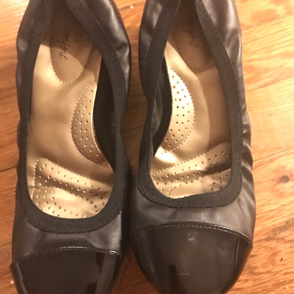 Black wedge shoes